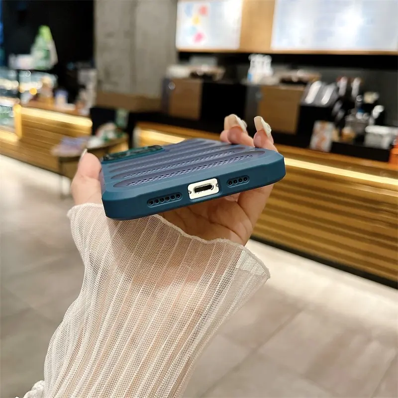 Case trasero minimalista Thin Fit, delgado y elegante.